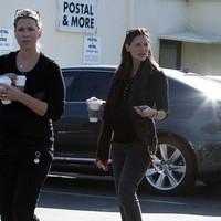 Jennifer Garner stops at Starbucks on her way to a hospital | Picture 93748